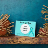 Lt Blue/ティール(緑がかった色)標準リボンテンプレートby K Yoncich フォトプラーク (側面)