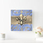 Lt Blue and Gold Filigree Swirls Fleur de Lis スクエア壁時計 (ホーム)