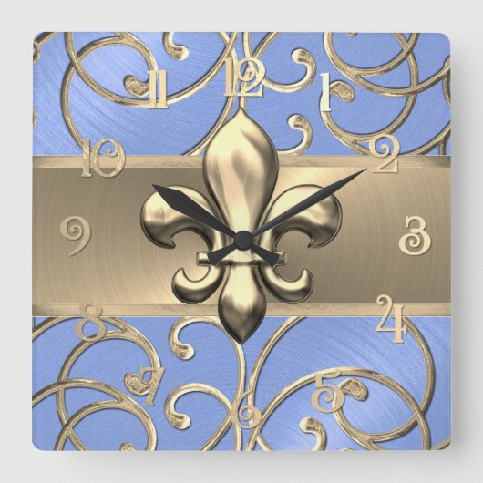 Lt Blue and Gold Filigree Swirls Fleur de Lis スクエア壁時計 (正面)