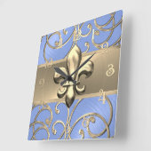 Lt Blue and Gold Filigree Swirls Fleur de Lis スクエア壁時計 (傾斜)