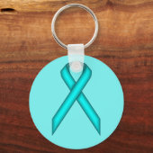 Lt Blue / Kenneth Yoncichによるティール(緑がかった色)標準リボン キーホルダー (正面)