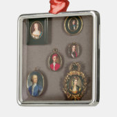 LtoR、TtoBからのミニチュア: フランシステレサスチュワート、 メタルオーナメント (左)