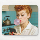 Lucille Ball Texting On a Cell Phone マウスパッド (正面)