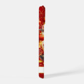 Lucky Cat With Gold Coins On Red Monogrammed iPhone 15ケース (右側面)