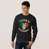 Lucky Charmer Grunge Heart Irish Flag St Patrick's スウェットシャツ (正面フル)
