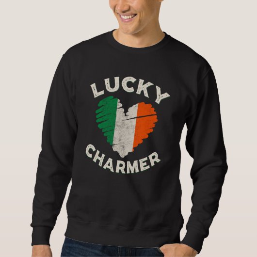 Lucky Charmer Grunge Heart Irish Flag St Patrick's スウェットシャツ (正面)