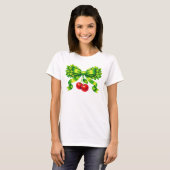 Lucky Clover Bow with Cherries Green Design Tシャツ (正面フル)