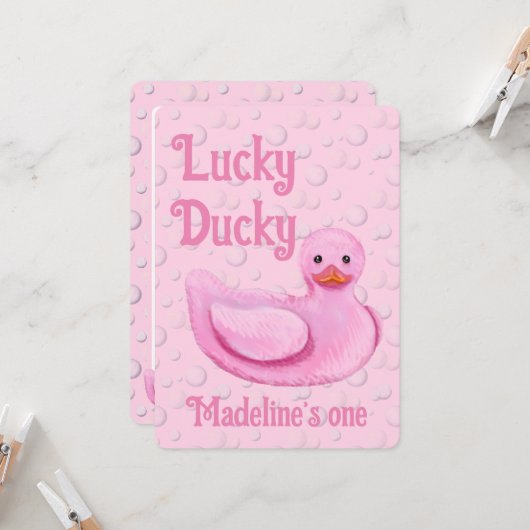 Lucky Ducky First Birthday Invitation 招待状 (正面/裏面インサイチュ)
