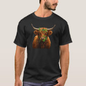 Lucky Highland Cow Irish Clover Graphic Tシャツ (正面)