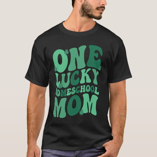 Lucky Homeschool Mom St Patrick's Day Homeschoolin Tシャツ (正面)