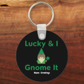  Lucky & I Gnome It Funny Sarcastic Cat St Patrick キーホルダー (正面)
