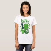 Lucky In Love St. Patrick's Day Patterned Shamrock Tシャツ (正面フル)