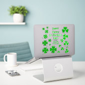 Lucky Irish Shamrocks Personalized シール (デスク上のノートパソコン)
