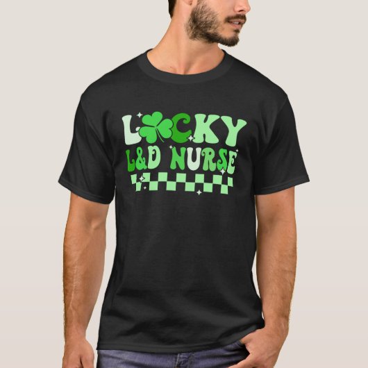 Lucky Labor & Delivery Nurse Groovy Retro St Patri Tシャツ (正面)