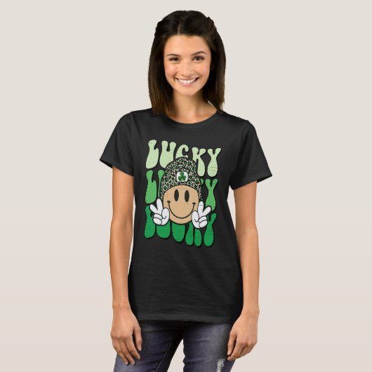Lucky Leopard Smile Face Meme  St Patricks Day Wom Tシャツ (正面フル)