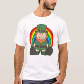 Lucky Leprechaun with Rainbow Pot of Gold Tシャツ (正面)