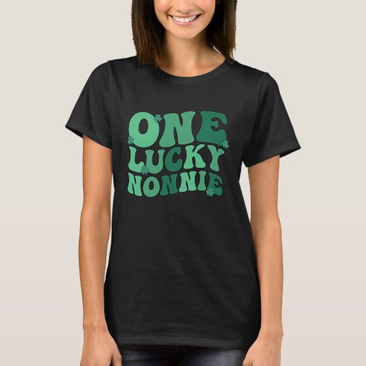 Lucky Nonnie Grandmother St Patrick's Day Nonnie G Tシャツ (正面)