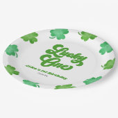 Lucky One Green Shamrock Clover 1st Birthday Party ペーパープレート (アングル)