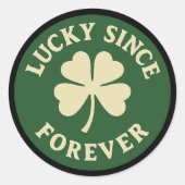 Lucky Since Forever – Four-Leaf Clover Badge ラウンドシール (正面)