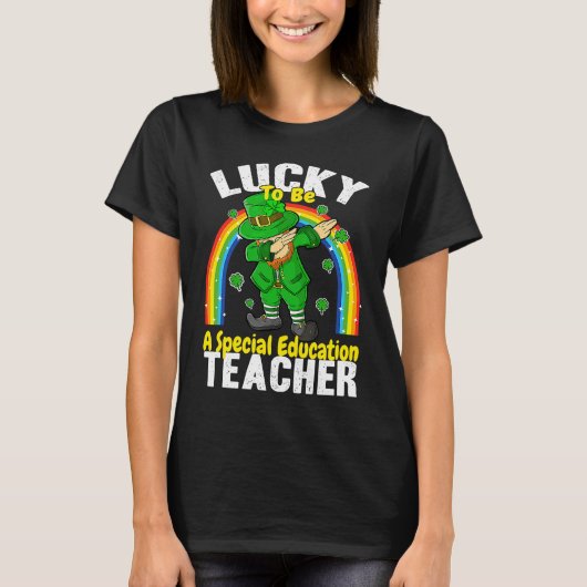 Lucky to be a Special Education Teacher St Patrick Tシャツ (正面)