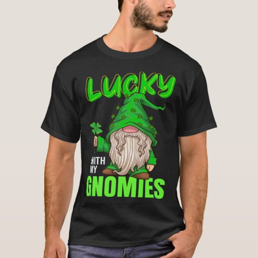 lucky with my gnomies Irish st patricks day gnome Tシャツ (正面)