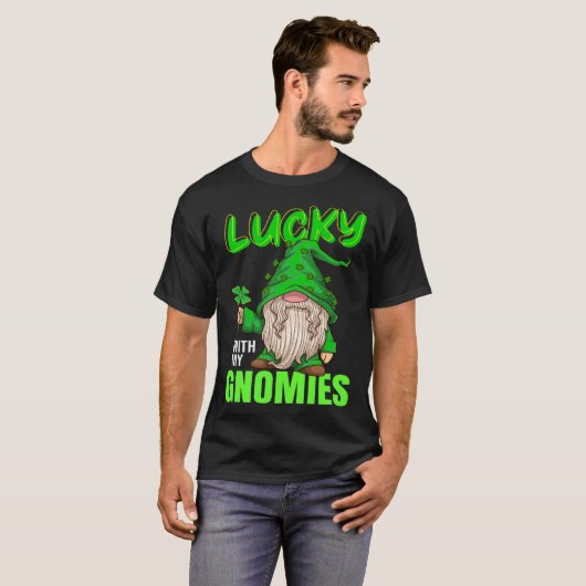 lucky with my gnomies Irish st patricks day gnome Tシャツ (正面フル)