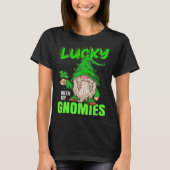 lucky with my gnomies Irish st patricks day gnome Tシャツ (正面)
