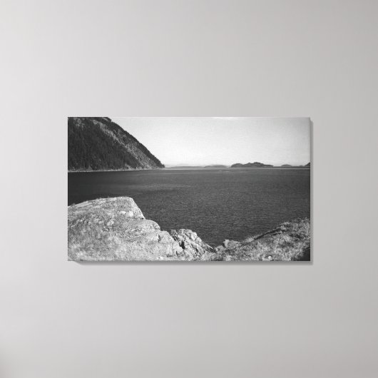 Lummi Island, WA - Lummi Rocksからの眺め キャンバスプリント (正面)