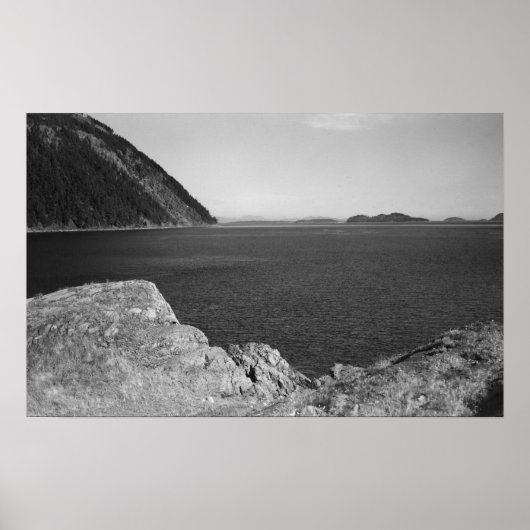 Lummi Island, WA - Lummi Rocksからの眺め ポスター (正面)