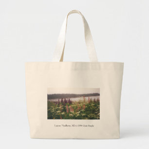 "Lupines、Vinalhaven、メイン1996年" ラージトートバッグ