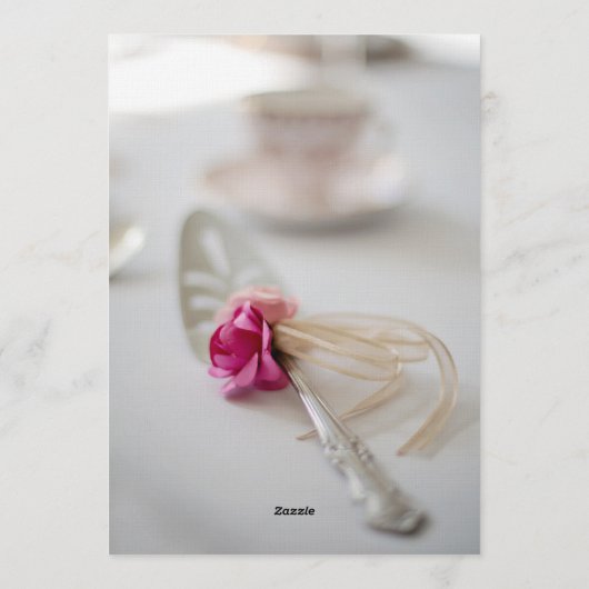 Lush Deep Red Rose Bouquet Moody Romantic Wedding 招待状 (裏面)