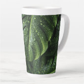 Lush Monstera Leaves with Morning Dew Drops カフェラテマグ (右アングル)