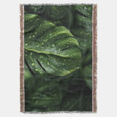 Lush Monstera Leaves with Morning Dew Drops スローブランケット (正面縦)