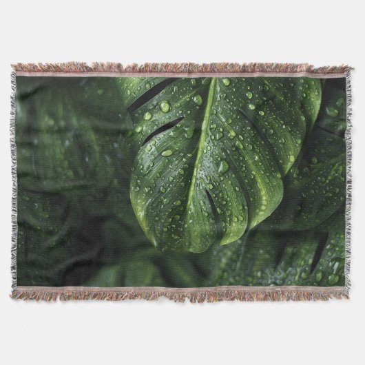 Lush Monstera Leaves with Morning Dew Drops スローブランケット (正面)