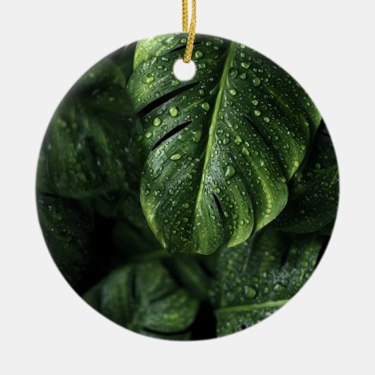 Lush Monstera Leaves with Morning Dew Drops セラミックオーナメント (正面)