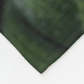 Lush Monstera Leaves with Morning Dew Drops フリースブランケット (角)