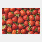 Lush, Ripe Strawberry Field Close-up Pattern ラッピングペーパーシート (正面2)