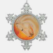 Lusitanoの赤い馬のウマ科のな芸術 スノーフレークピューターオーナメント (正面)