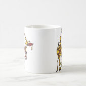 lustige Giraffe mit Ohrring und Goldzahn コーヒーマグカップ (中央)