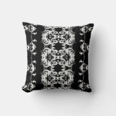 Luxurious Black Cushion with Ornamental クッション (正面)