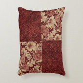 Luxurious Gold Maroon Flowers and Pixels アクセントクッション (正面(垂直))