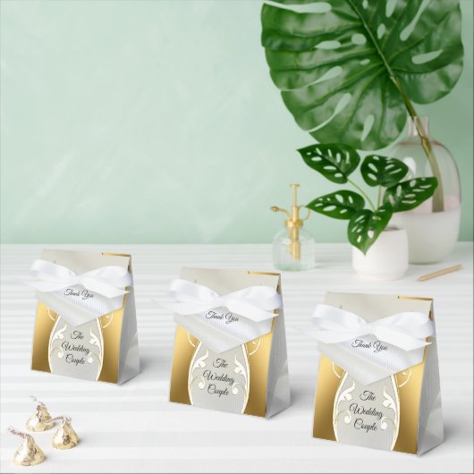 Luxurious, White, Flowing Silk & White Roses. フェイバーボックス (複数)