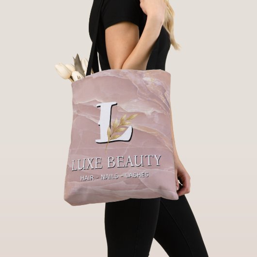 Luxury Blush Pink Marble Beauty Salon Logo トートバッグ (クローズアップ)