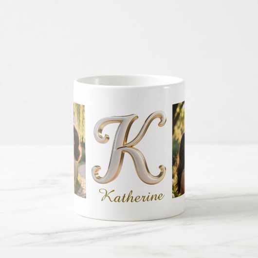 Luxury Cursive Gold White Initial  K + 2 PHOTO コーヒーマグカップ (中央)