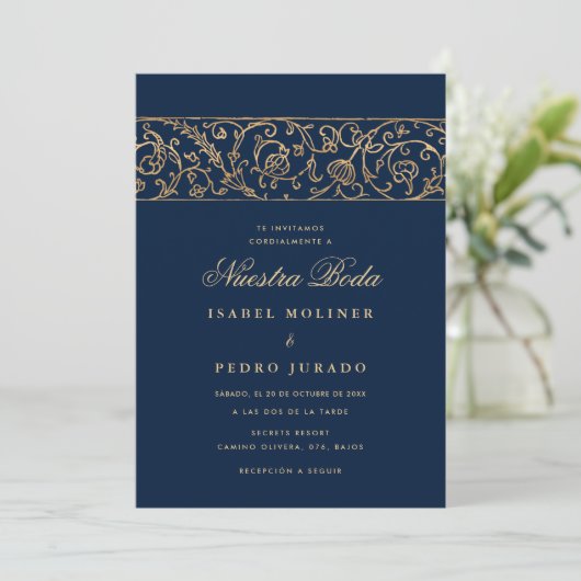 Luxury Floral Gold Navy Blue Nuestra Boda Wedding 招待状 (スタンド正面)