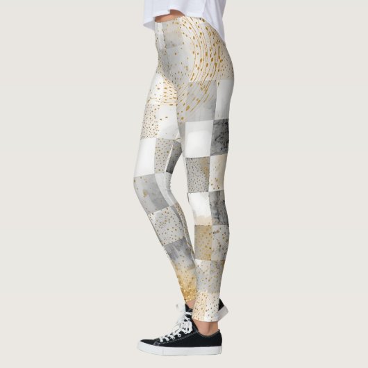 Luxury,Gold Pixels and Chessboard Leggings レギンス (左)