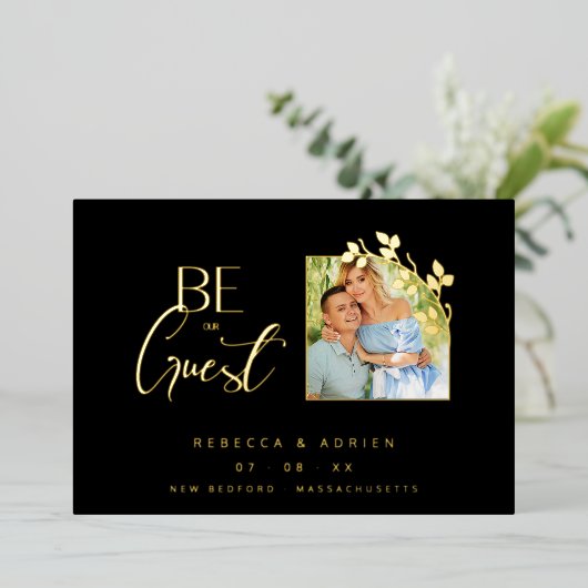 Luxury Golden Minimalist Branches Chic Photo 箔招待状 (立ち正面)