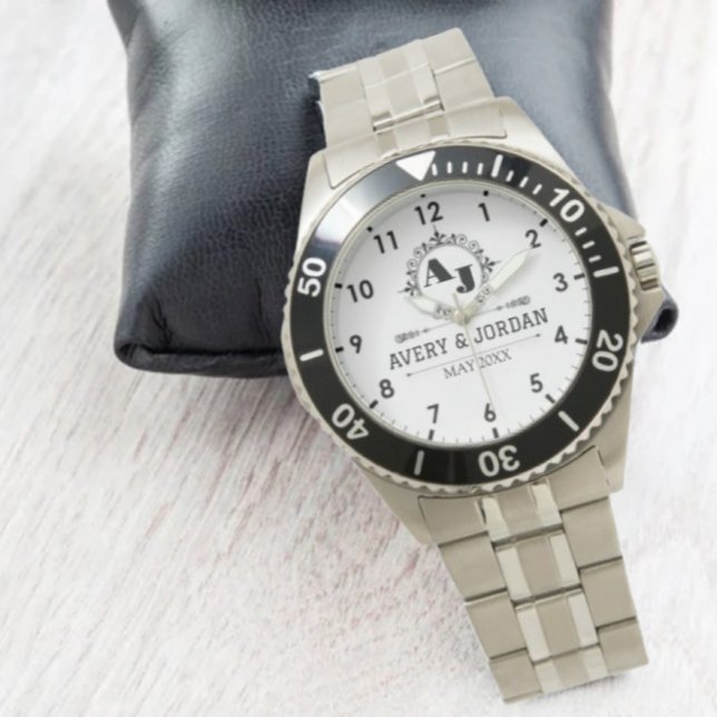 Luxury Monogram with Elegant Initials White 腕時計 (クリエイターアップロード済み)