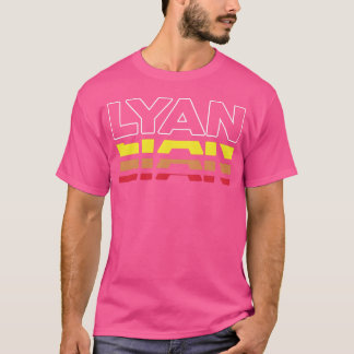 Lyan お名前 楽しい レトロな夕日 Lyan 友達 Tシャツ