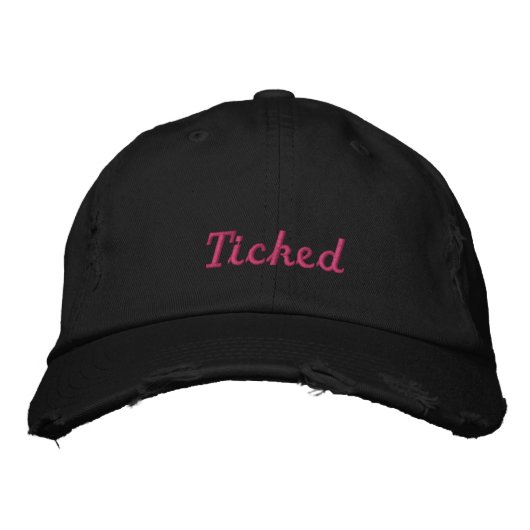 Lyme_TickedのピンクおよびBlack Hat会議- Kendelle 刺繍入りキャップ (正面)